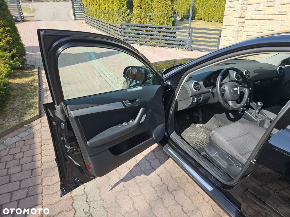 Audi A3 Sportback 1.6 TDI DPF Ambiente - 7