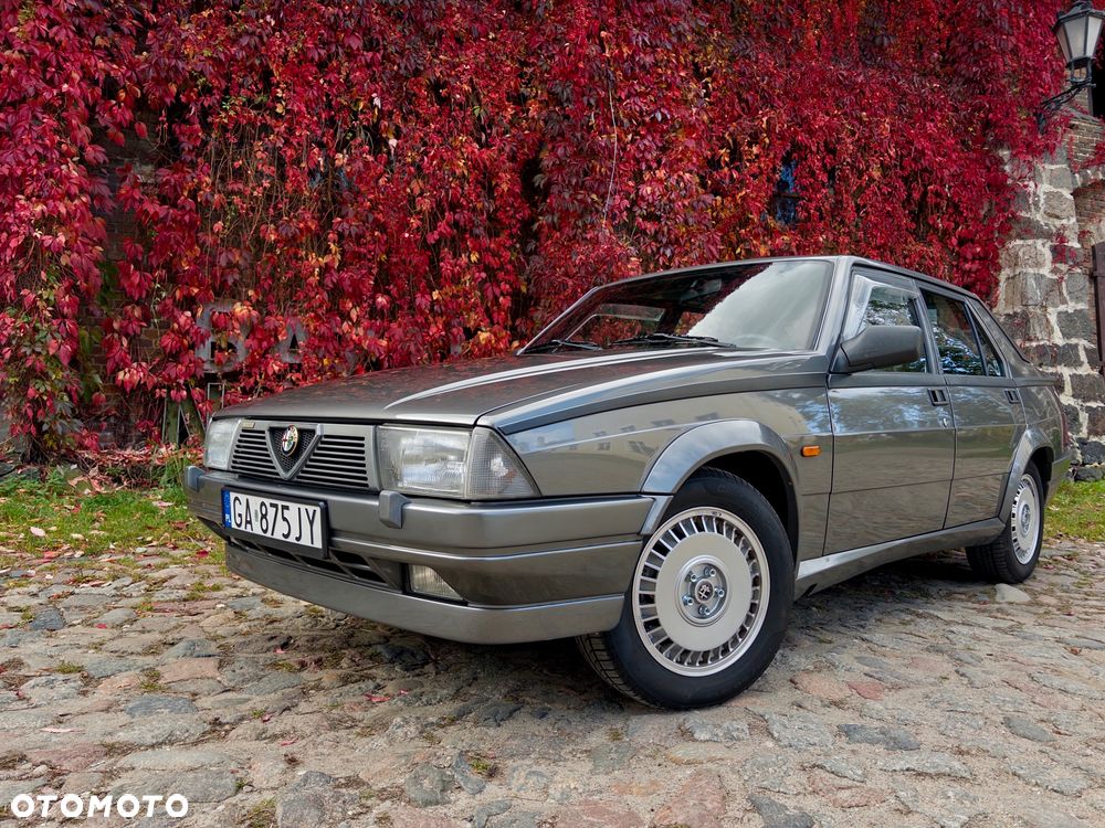 Alfa Romeo 75 1990 photo 2