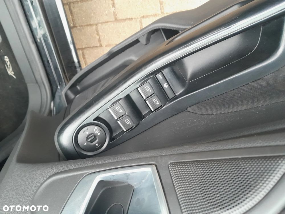 Ford Fiesta 1.0 Champions Edition - 10