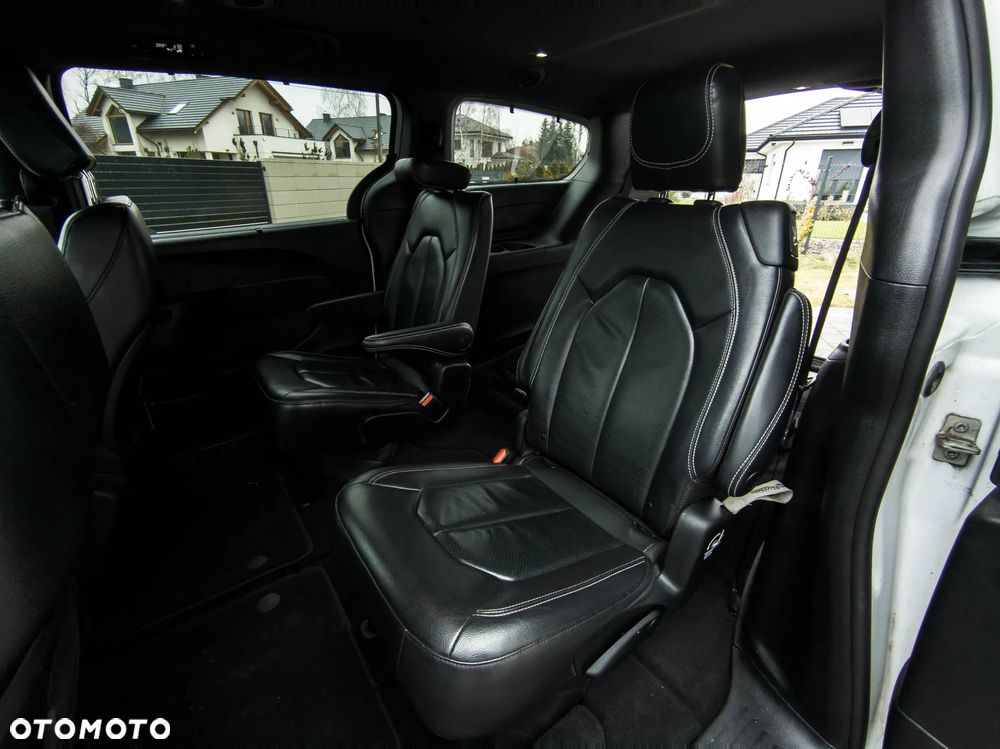 Chrysler Pacifica - 24