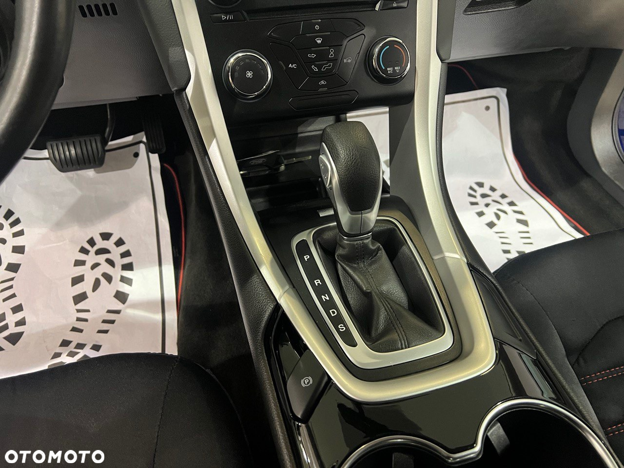 Ford Fusion - 25