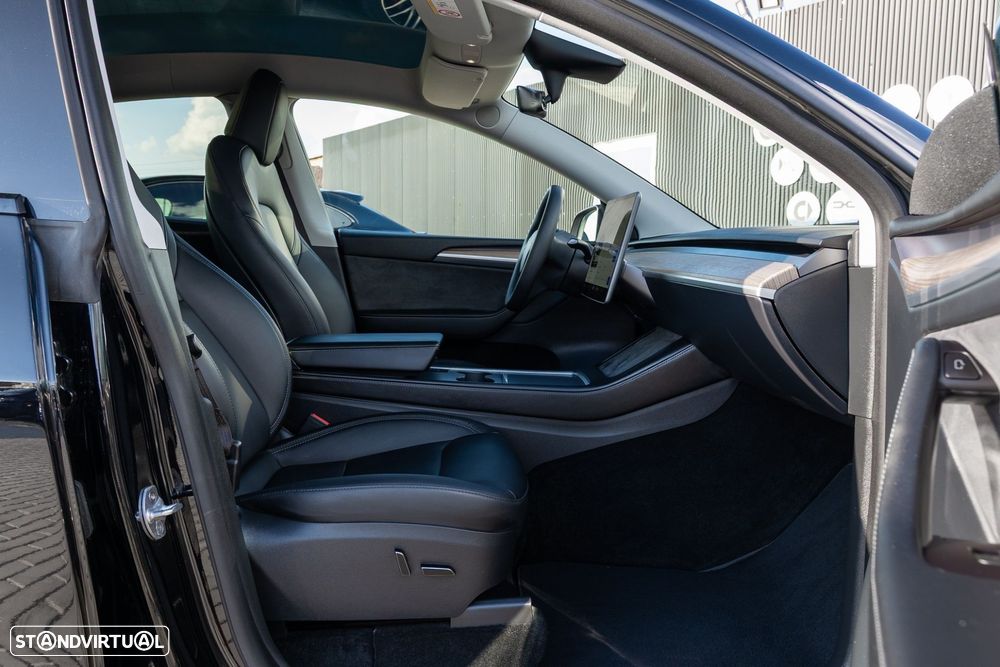 Tesla Model Y Performance Dual Motor AWD - 17