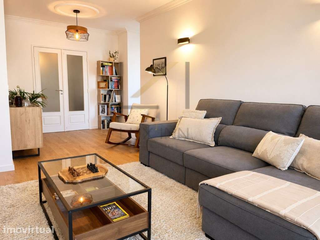 Andar de Moradia T2 + 1 Duplex Remodelado com Cave, Garagem Box e L... - Grande imagem: 2/16