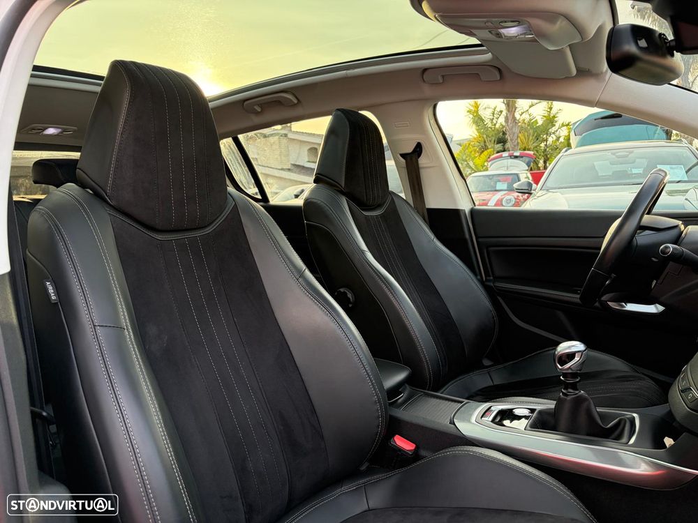 Peugeot 308 1.2 PureTech Allure J17 - 27