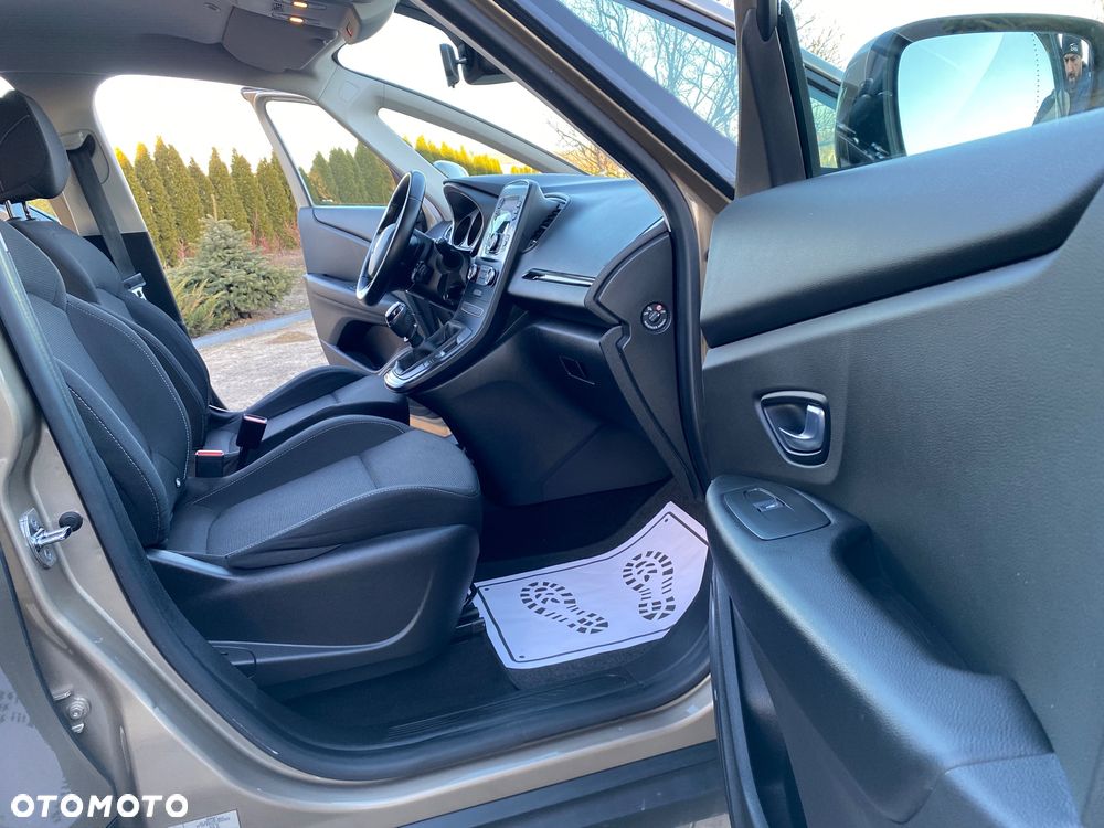 Renault Grand Scenic - 33
