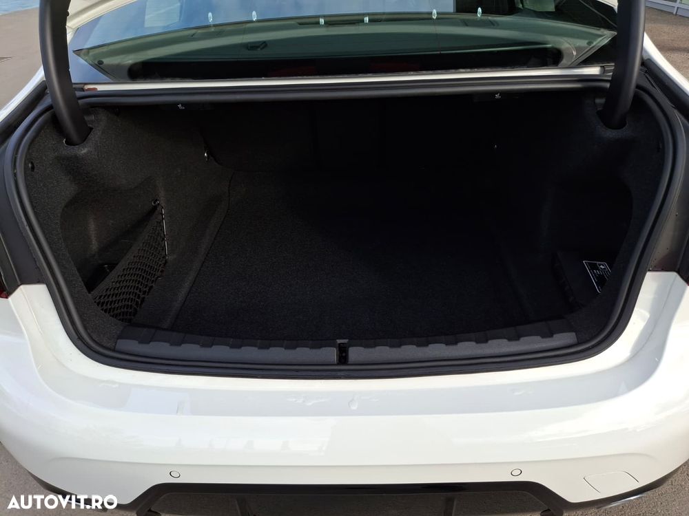 BMW Seria 3 330i AT - 25