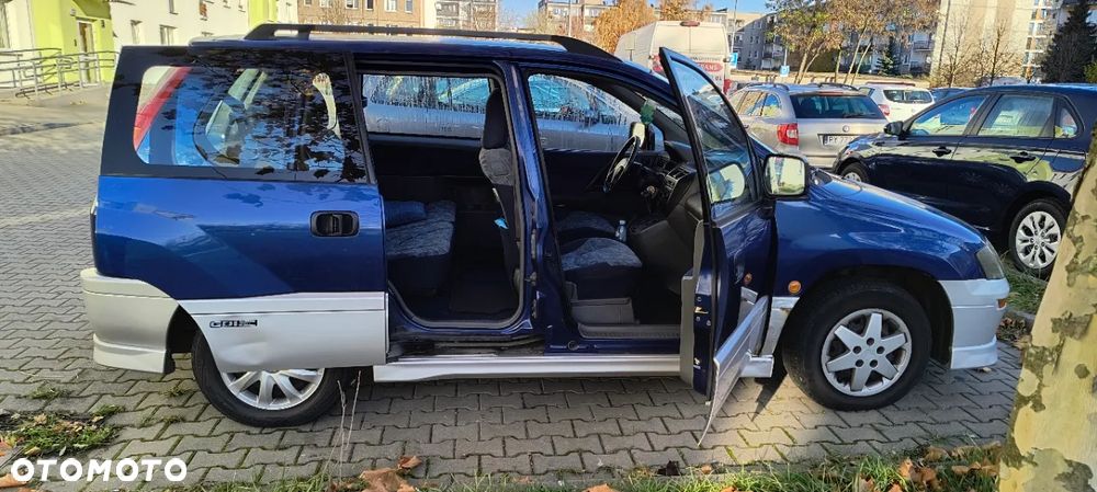 Mitsubishi Space Runner - 5