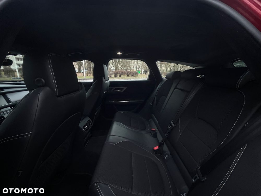 Jaguar XF 2.0 T AWD R-Sport - 11
