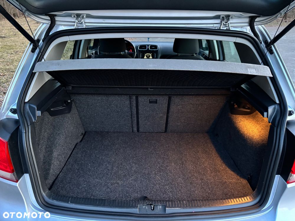 Volkswagen Golf 1.6 TDI DPF Highline - 23
