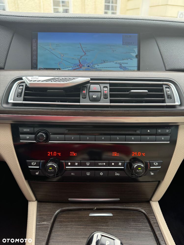 BMW Seria 7 740i - 7