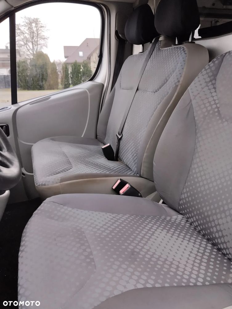 Renault Trafic 2.0 115 KM !!! KLIMA ! SPROWADZONY/ZAREJESTROWANY !!! ŁADNY I ZADBANY !!!Nie Vivaro - 9