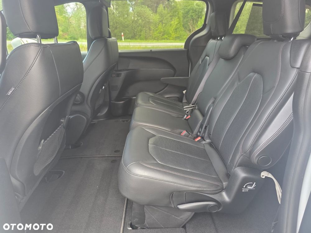 Chrysler Pacifica - 35