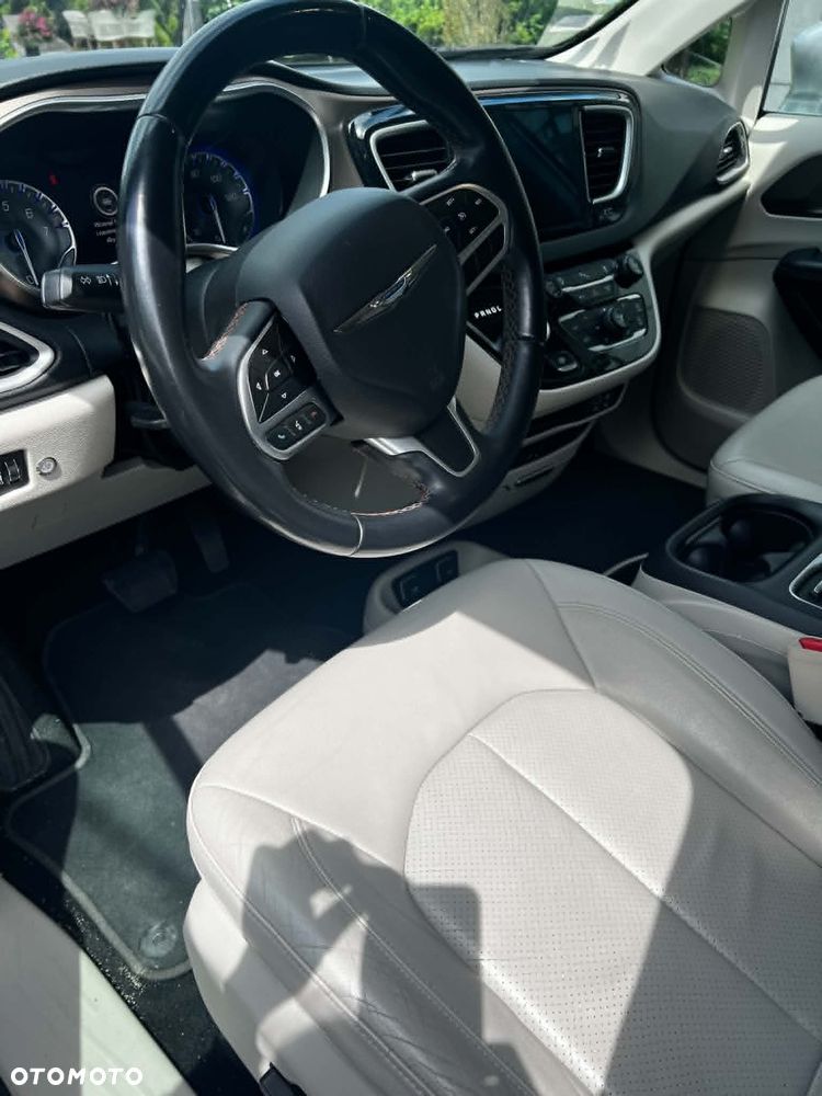 Chrysler Pacifica - 6