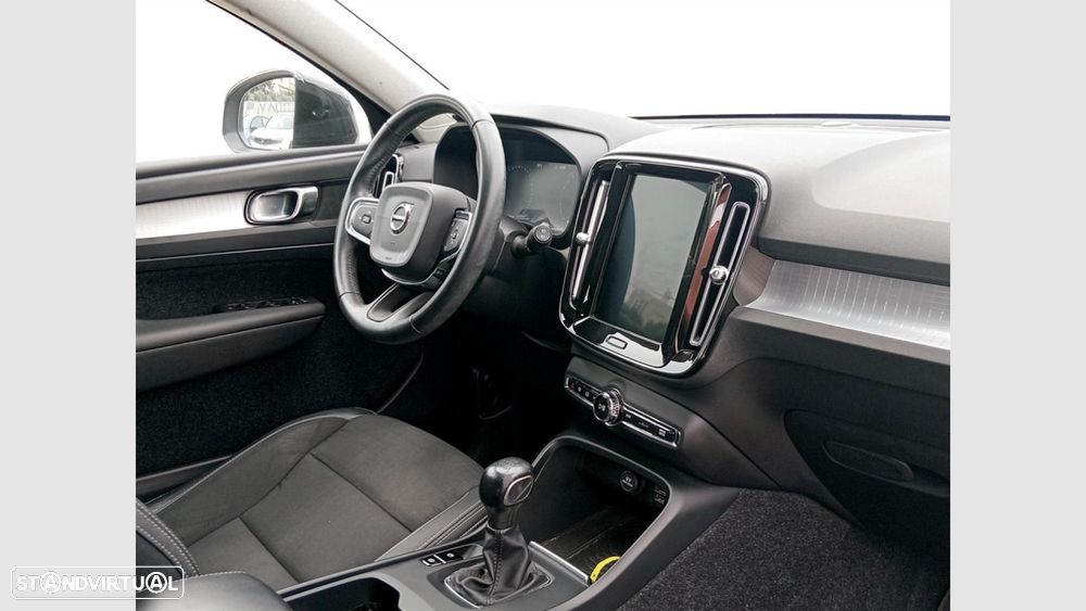 Volvo XC 40 1.5 T3 Tech Edition - 21