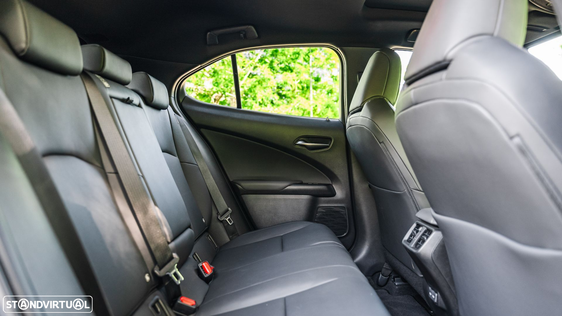 Lexus UX 250h Sport (Ecrã 12.3) - 13