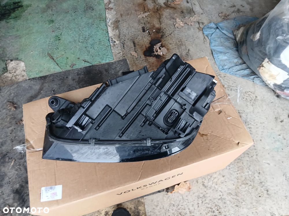 AUDI Q5 lampa prawa przednia 80A 941 034 - 8