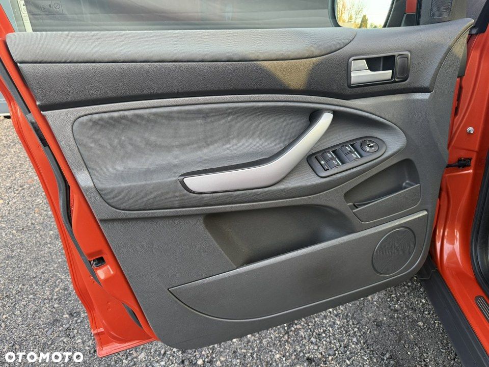 Ford Kuga 2.0 TDCi 2x4 Titanium - 19