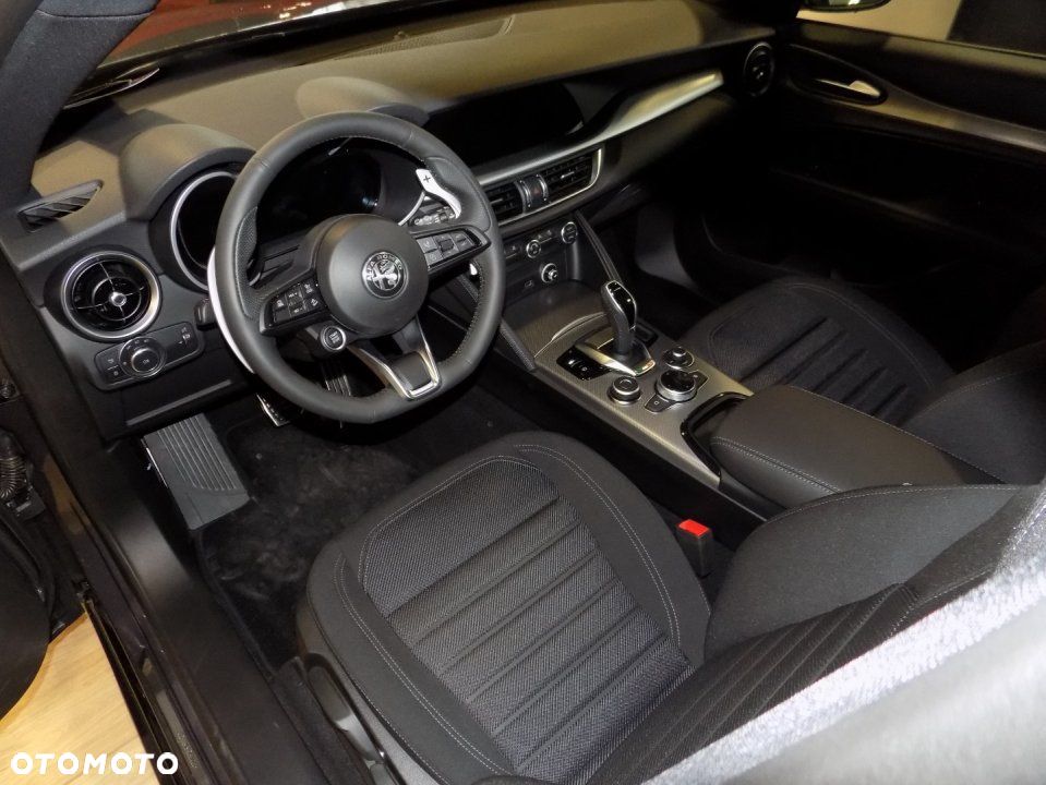 Alfa Romeo Stelvio - 12