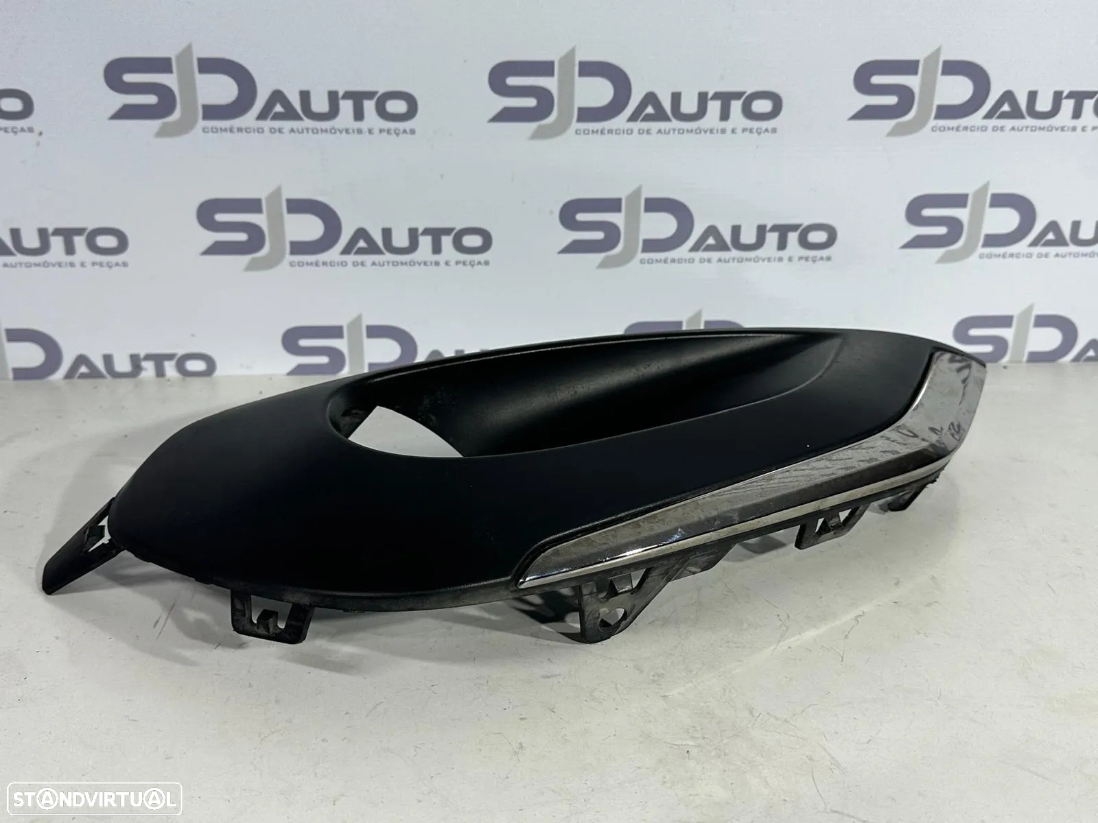 Grelha Farol Nevoeiro Esquerda - Peugeot 208 (2018) - 2