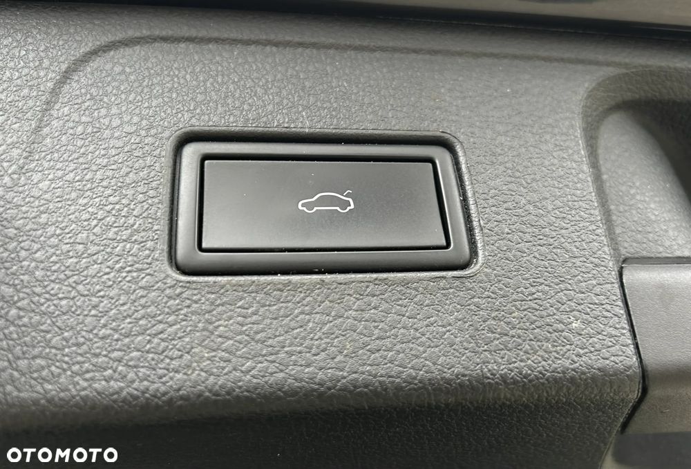 Volkswagen Passat Variant 2.0 TDI SCR DSG 4Motion Elegance - 27