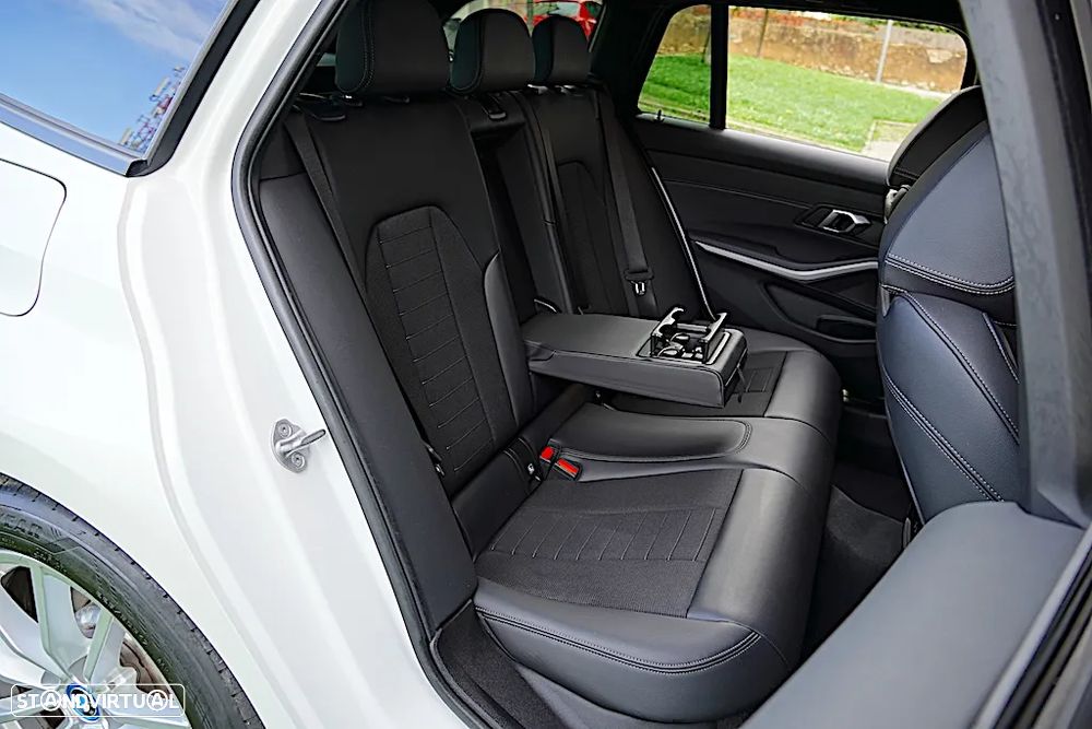 BMW 320 e Touring Corporate Edition Auto - 22