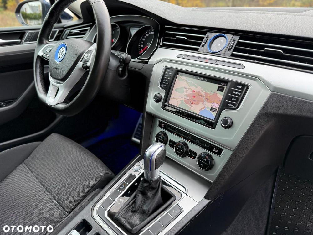 Volkswagen Passat - 19