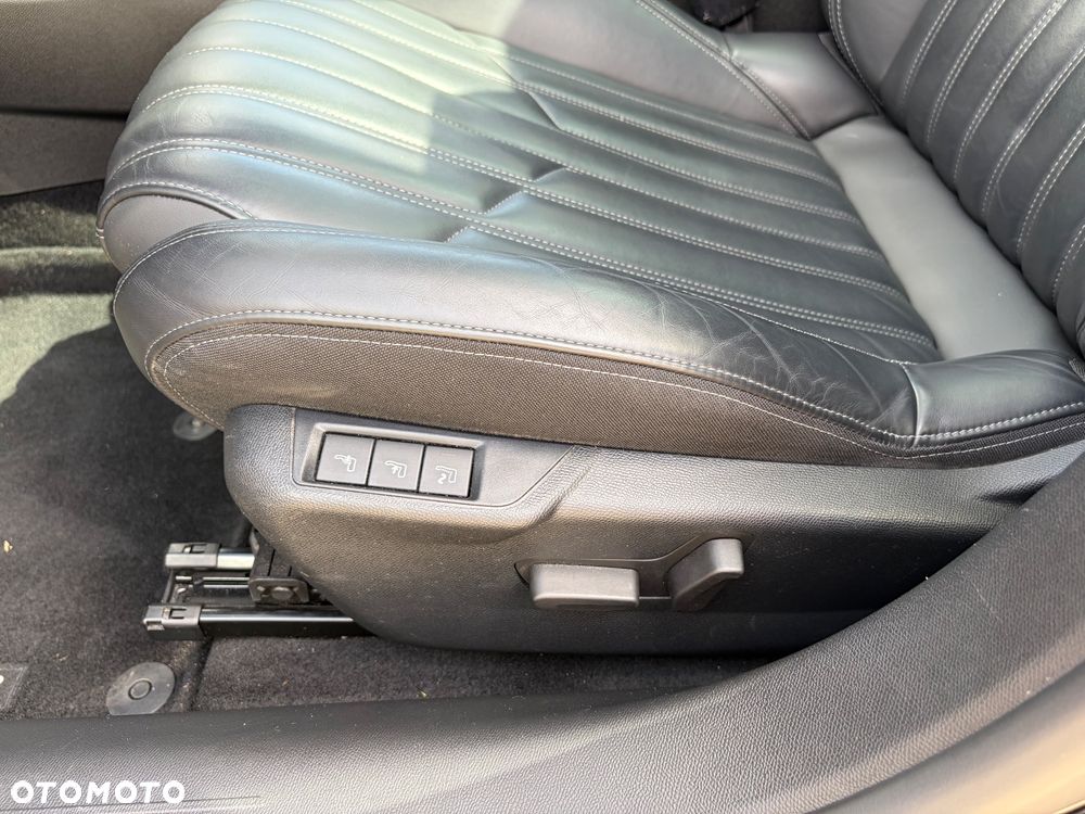 Peugeot 208 PureTech 100 EAT8 GT Pack - 26