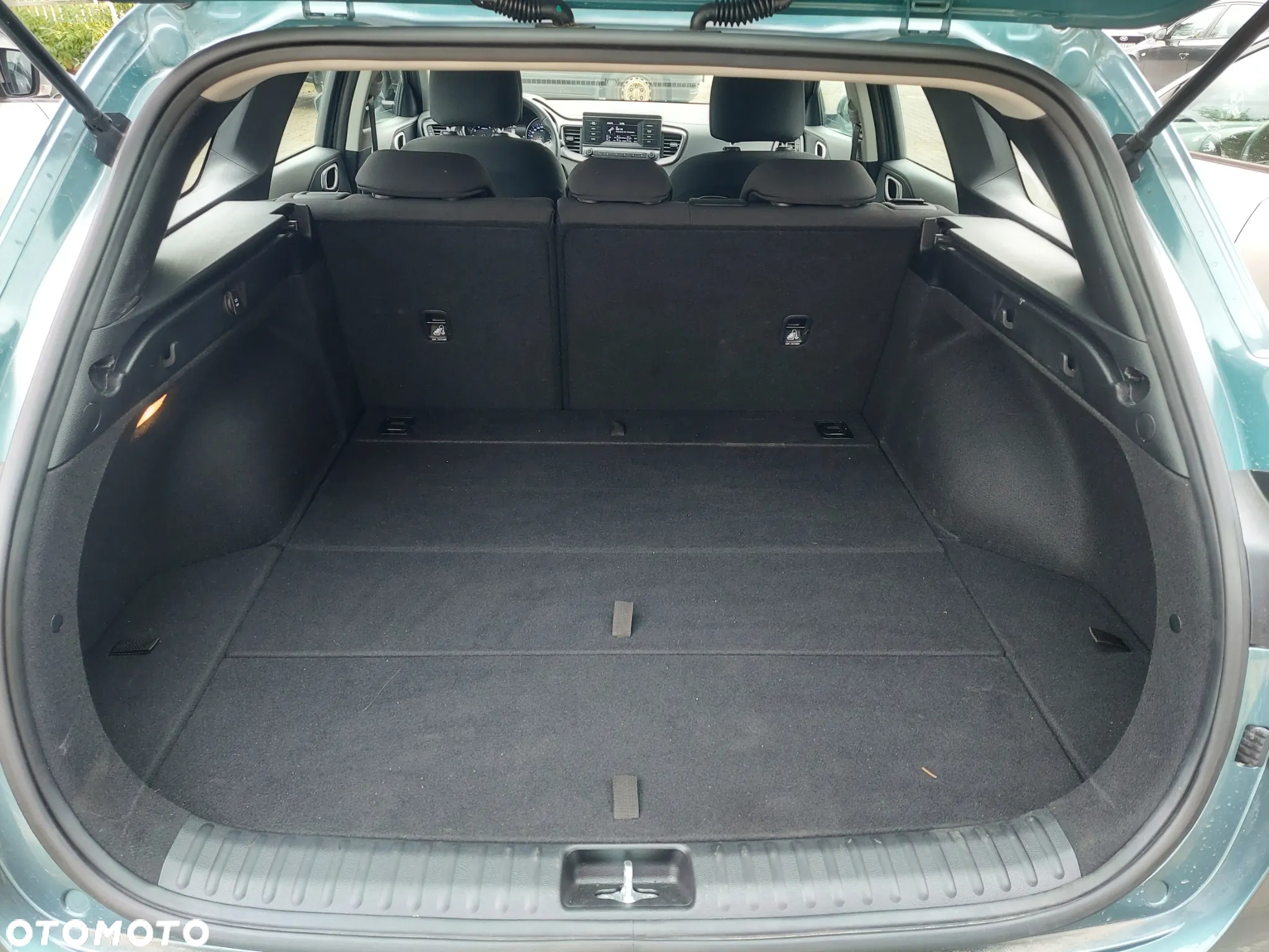 Kia Ceed - 11