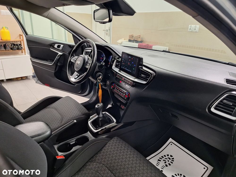 Kia Ceed 1.4 CVVT ISG Dream Team Edition - 25