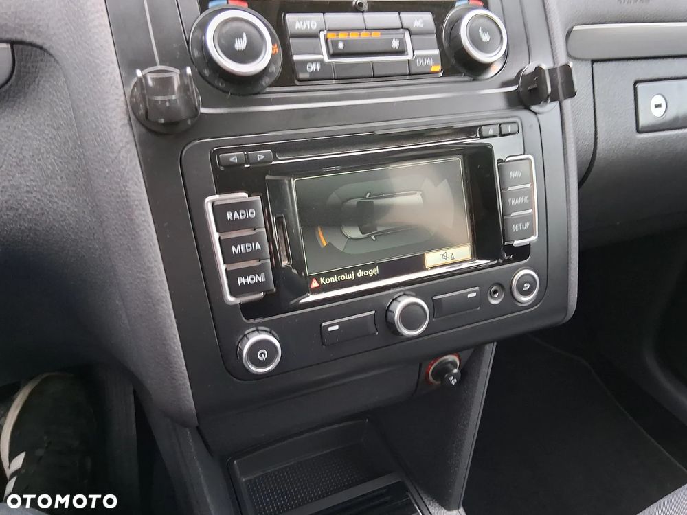 Volkswagen Touran 2.0 TDI DPF BlueMotion Technology STYLE - 17