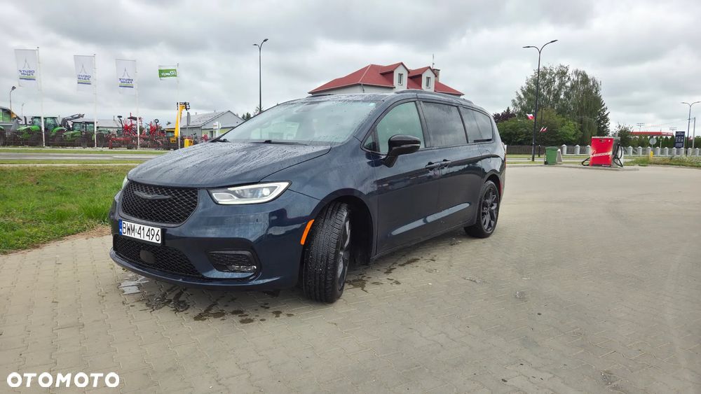 Chrysler Pacifica - 4