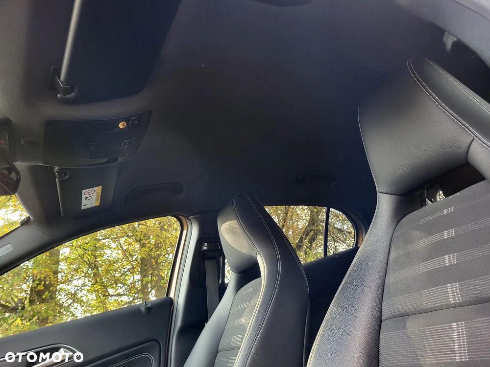 Mercedes-Benz GLA 180 Urban - 19