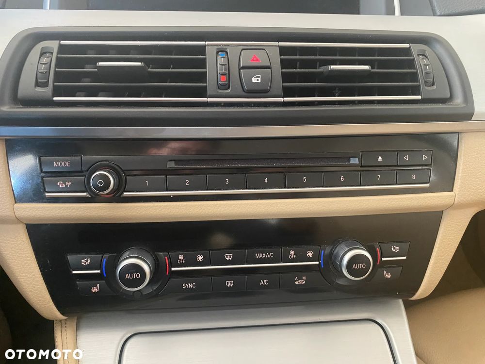 BMW Seria 5 520d xDrive - 11