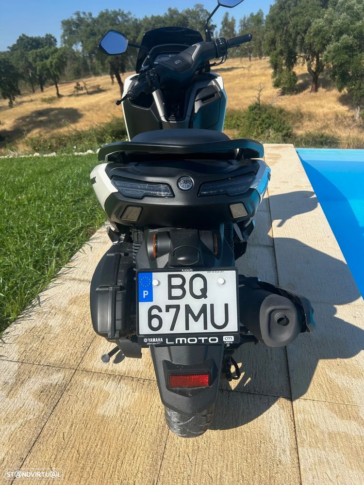 Yamaha NMAX - 11