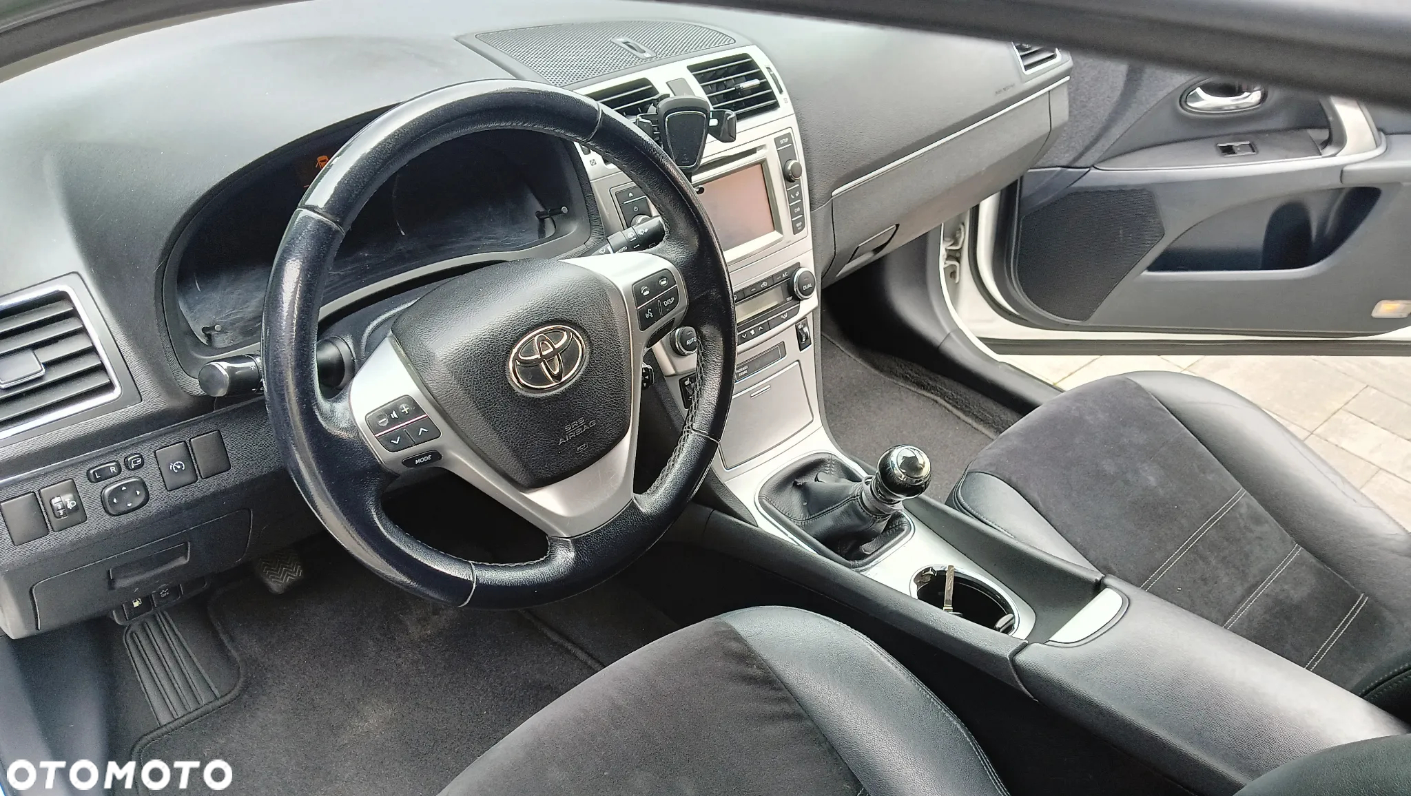 Toyota Avensis 2.0 D-4D Premium - 8