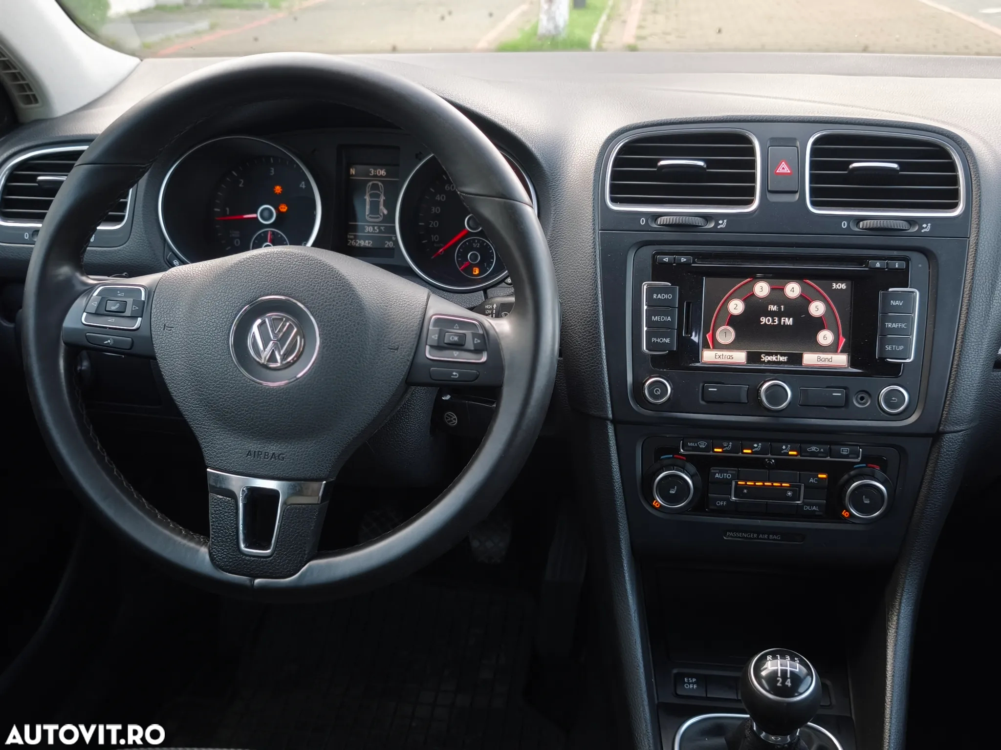 Volkswagen Golf 1.6 TDI BlueMotion Technology Comfortline - 12