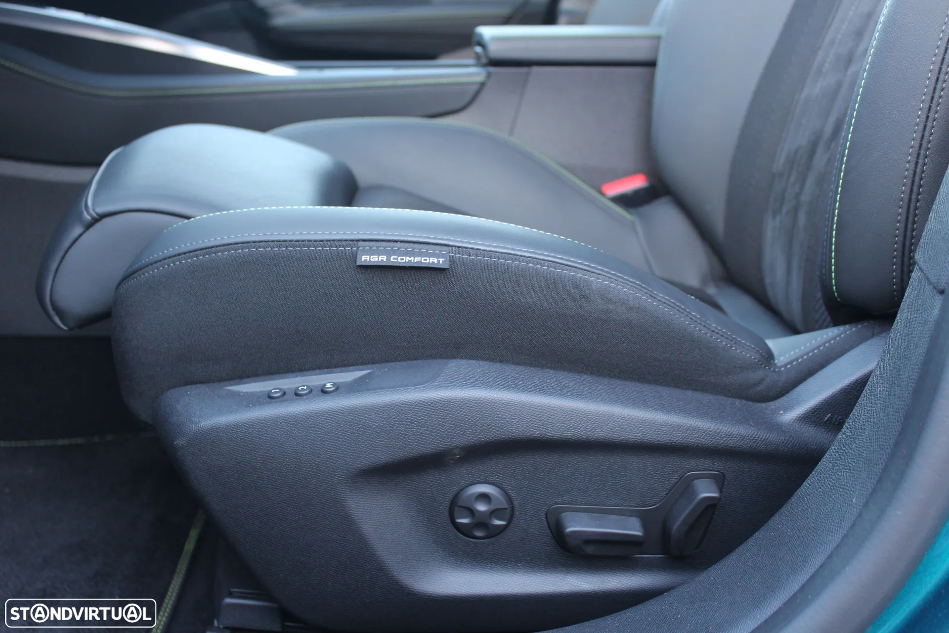 Peugeot 408 1.2 PureTech GT EAT8 - 17