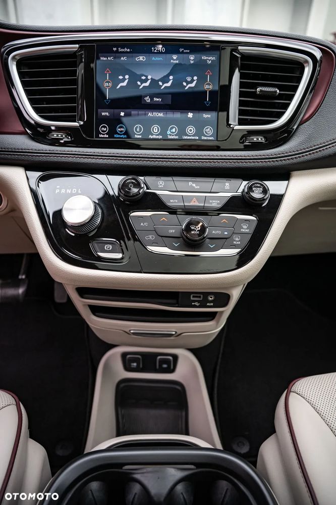 Chrysler Pacifica - 16