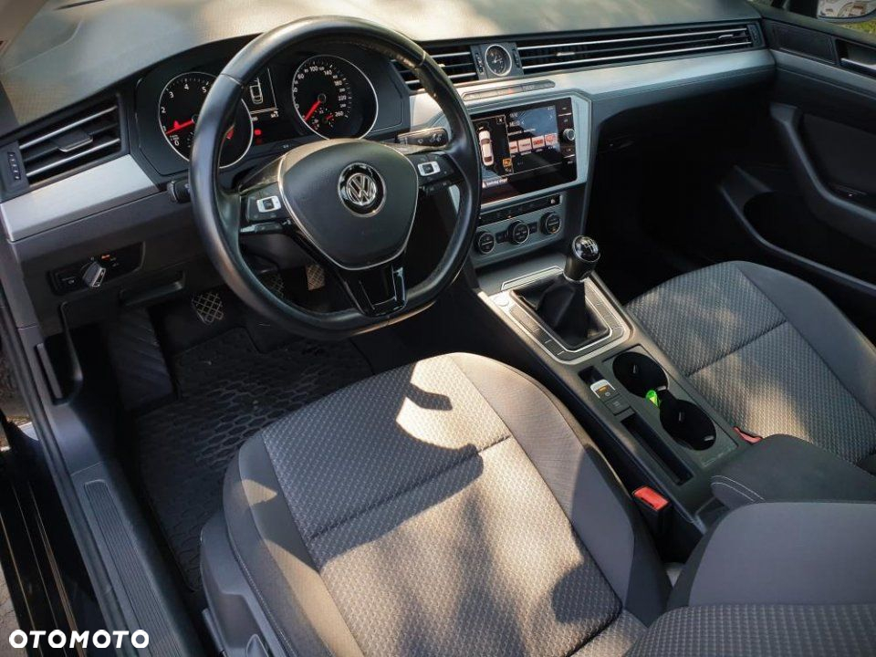 Volkswagen Passat - 9