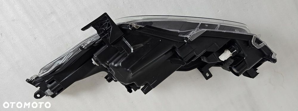 LAMPA PRAWA ZWYKŁA SOCZEWKA TOYOTA YARIS IV 2019- - 9