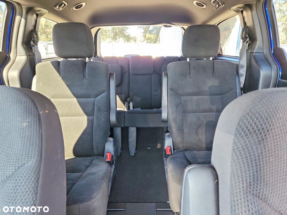 Dodge Grand Caravan - 11