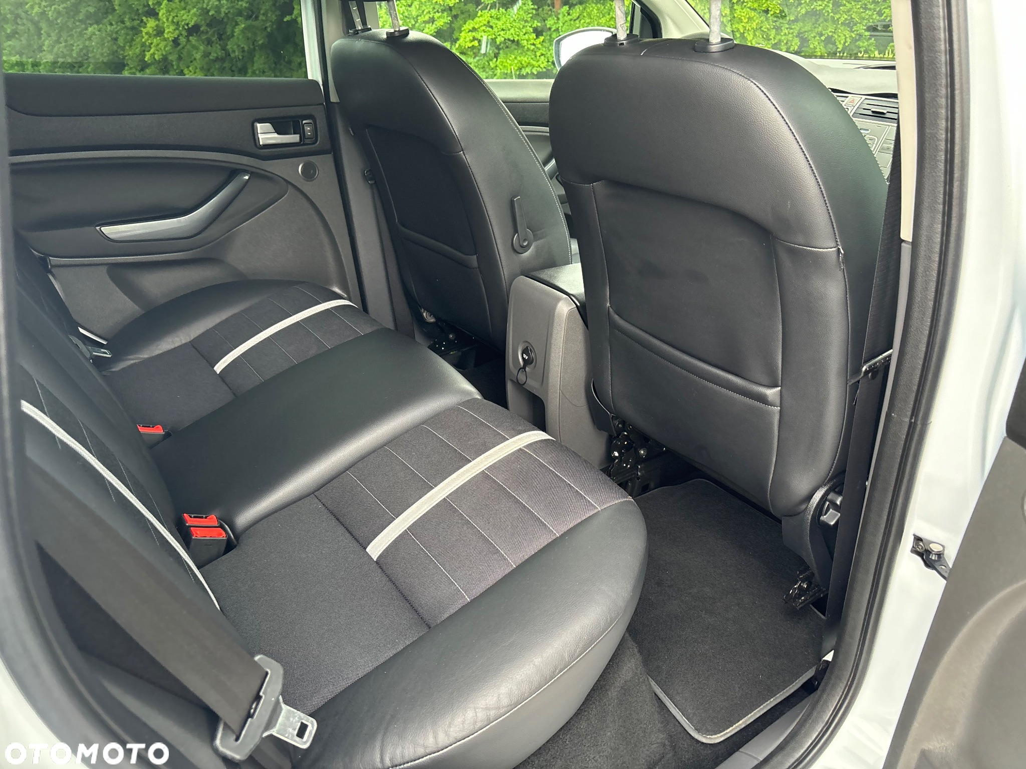 Ford Kuga 2.0 TDCi 4x4 Individual - 24