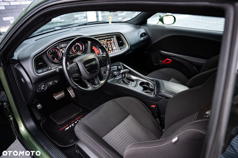 Dodge Challenger 6.4 Scat Pack - 9