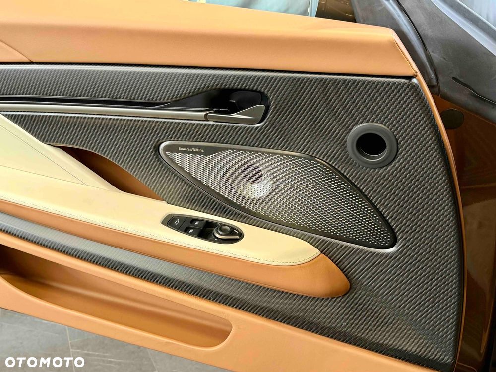 Aston Martin Vanquish - 27