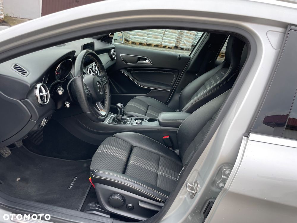 Mercedes-Benz GLA 200 d AMG Line - 16