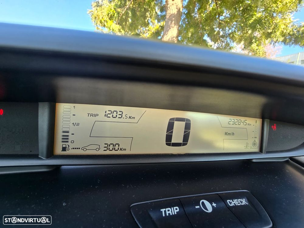 Citroën C4 1.6 HDi 110 VTS - 1