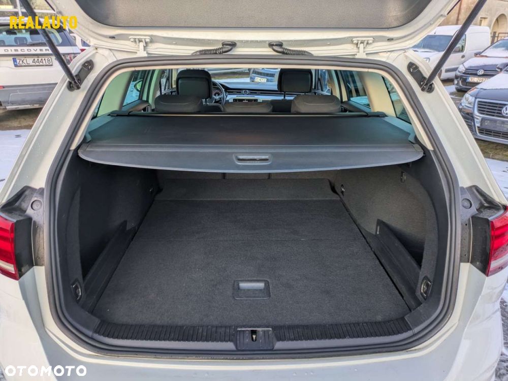 Volkswagen Passat - 17