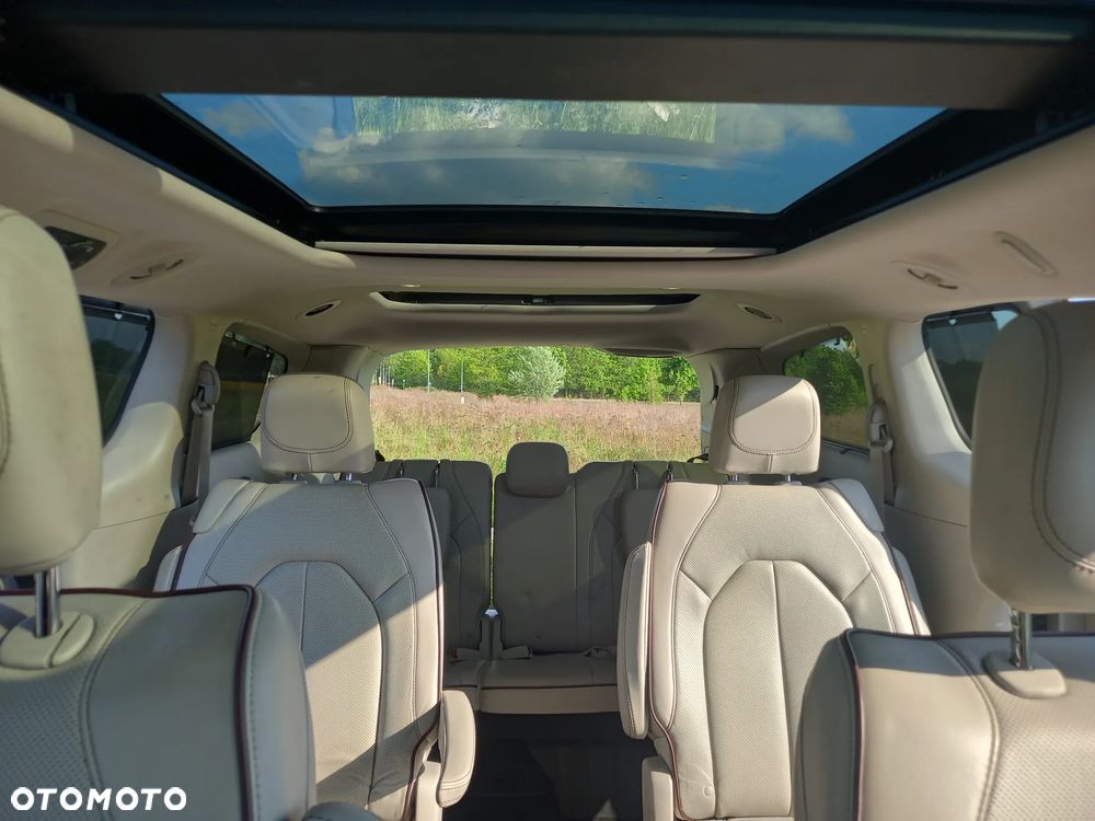 Chrysler Pacifica - 8