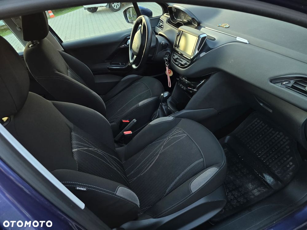 Peugeot 208 1.2 PureTech Active - 12