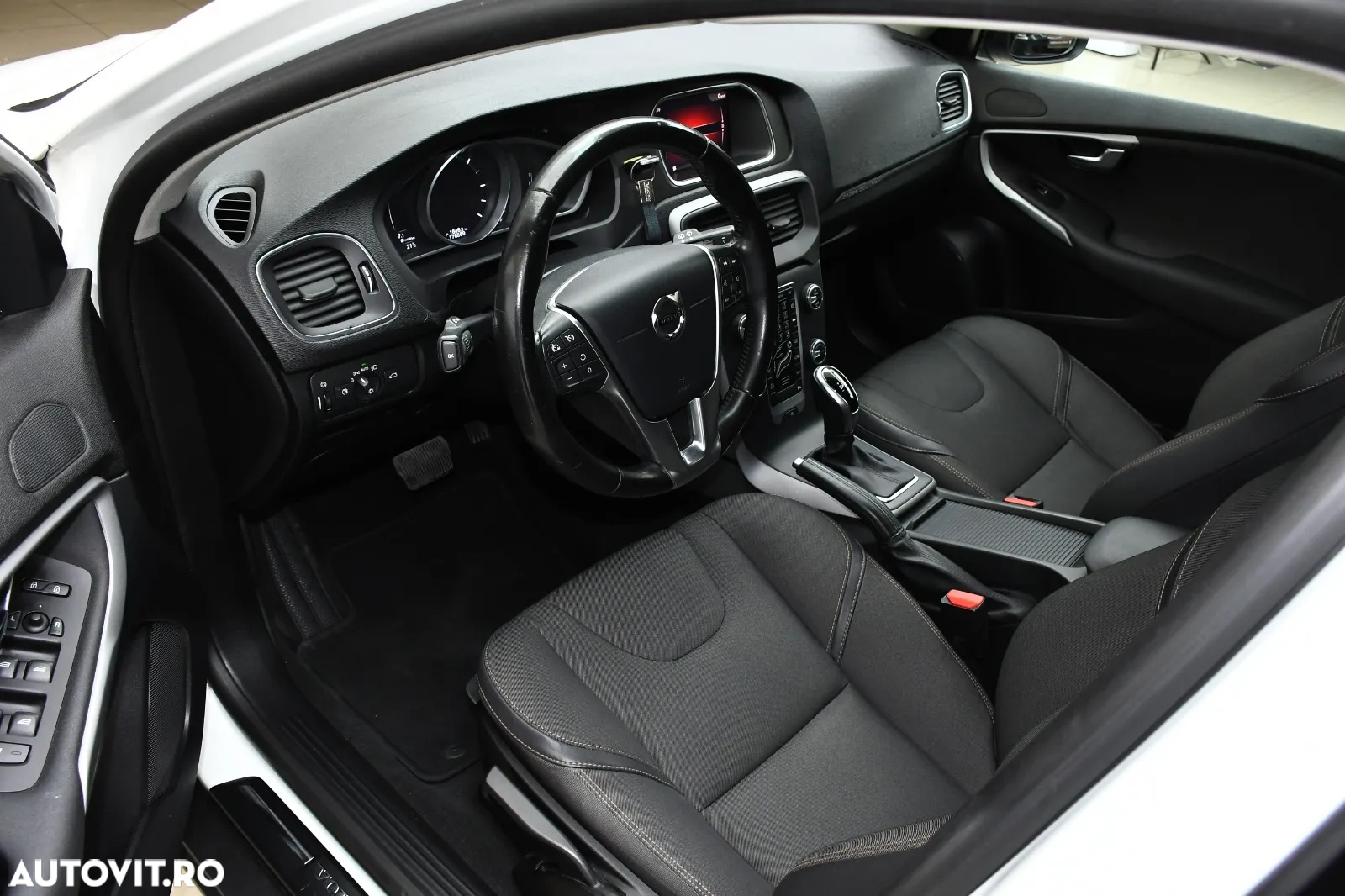 Volvo V40 Cross Country D2 Geartronic Momentum - 13